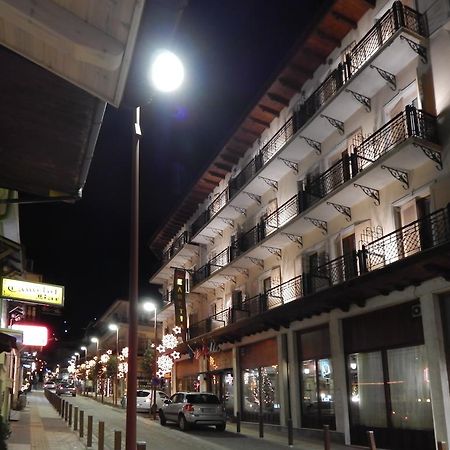Hotel Elvetia Karpenísion エクステリア 写真
