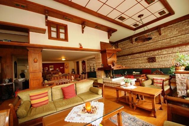 Hotel Elvetia Karpenísion エクステリア 写真