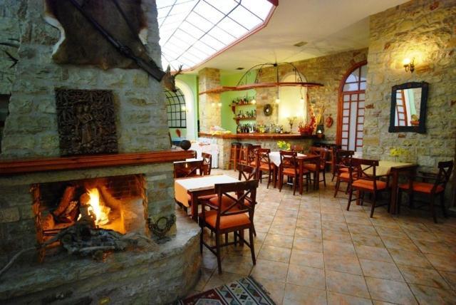 Hotel Elvetia Karpenísion エクステリア 写真