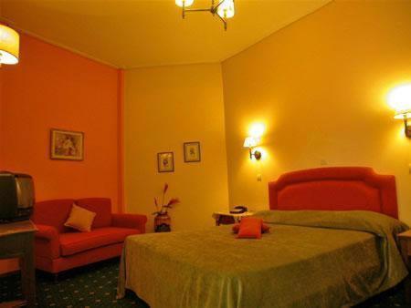 Hotel Elvetia Karpenísion エクステリア 写真