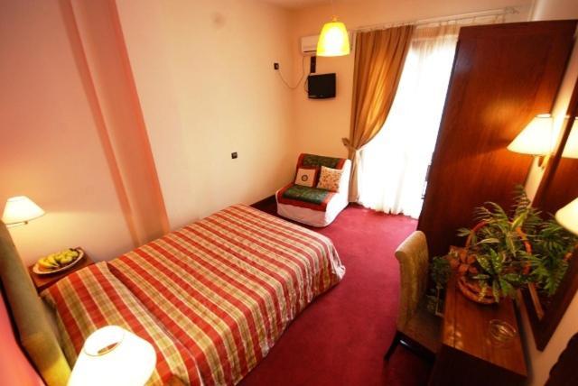Hotel Elvetia Karpenísion 部屋 写真