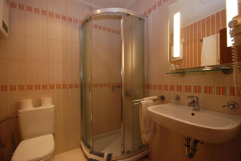 Hotel Elvetia Karpenísion 部屋 写真