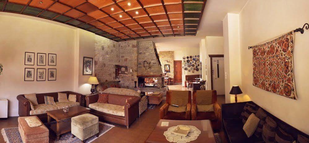 Hotel Elvetia Karpenísion エクステリア 写真