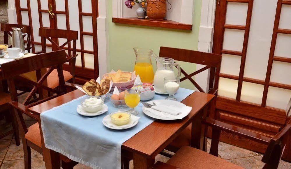 Hotel Elvetia Karpenísion エクステリア 写真