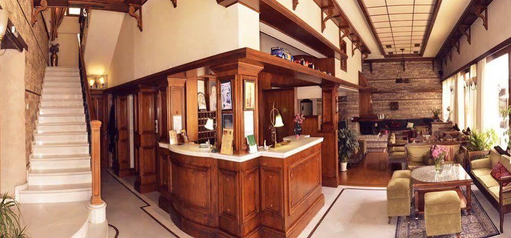 Hotel Elvetia Karpenísion エクステリア 写真